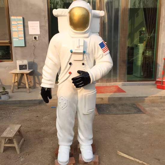 Estatua de tamaño natural del astronauta del astronauta de la fibra de vidrio de la escultura del astronauta de la resina del diseño del arte moderno